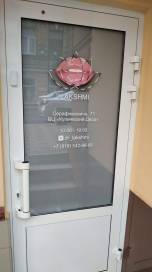 Аппликация на двери «Lakshmi» - пример работы компании Пе4атниковЪ